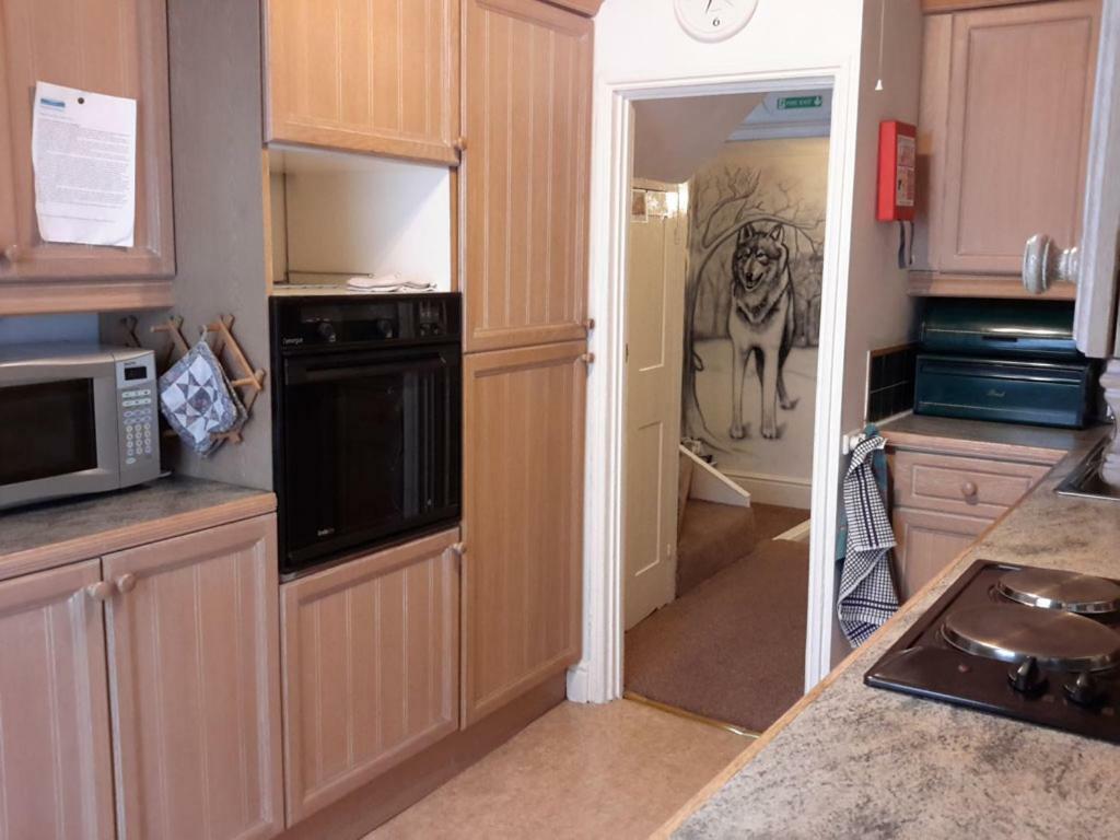 Lupine Cottage Уитби Экстерьер фото