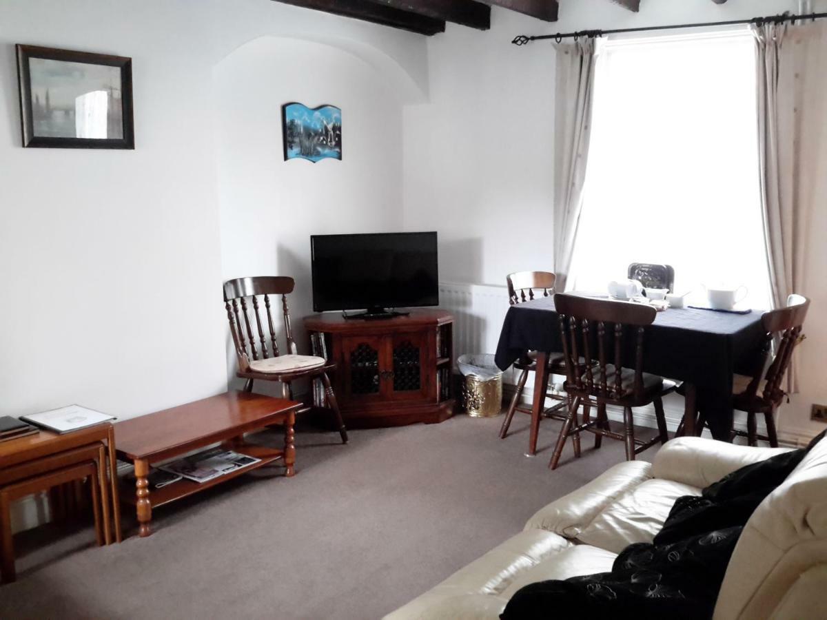 Lupine Cottage Уитби Экстерьер фото
